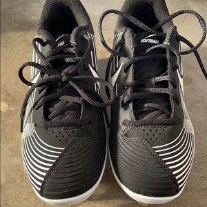 Nike softball metal spike cleats